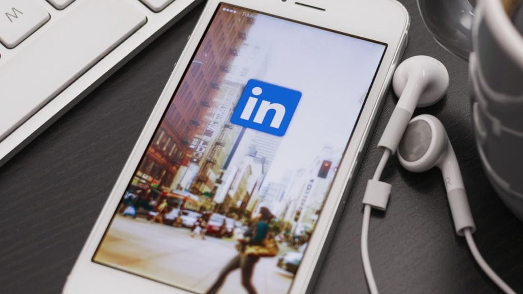 LinkedIn launches autoplay mobile video ads | Good To SEO - 